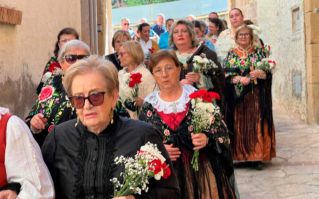 Ofrenda a la Virgen del Pilar en Beceite./ Cedido