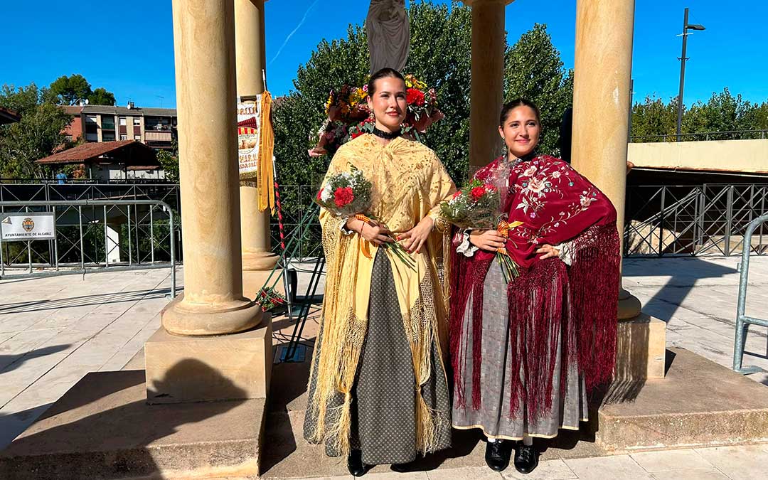 Ofrenda de flores a la Virgen del Pilar Alcañiz./ G.R.
