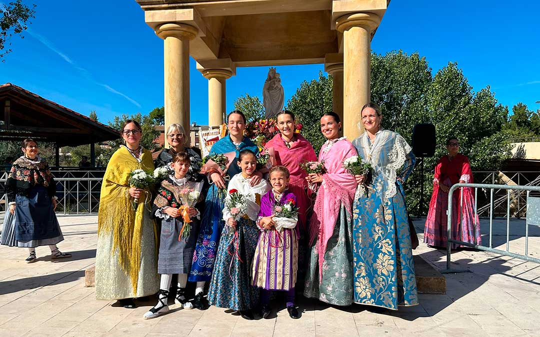 Ofrenda de flores a la Virgen del Pilar Alcañiz./ G.R.
