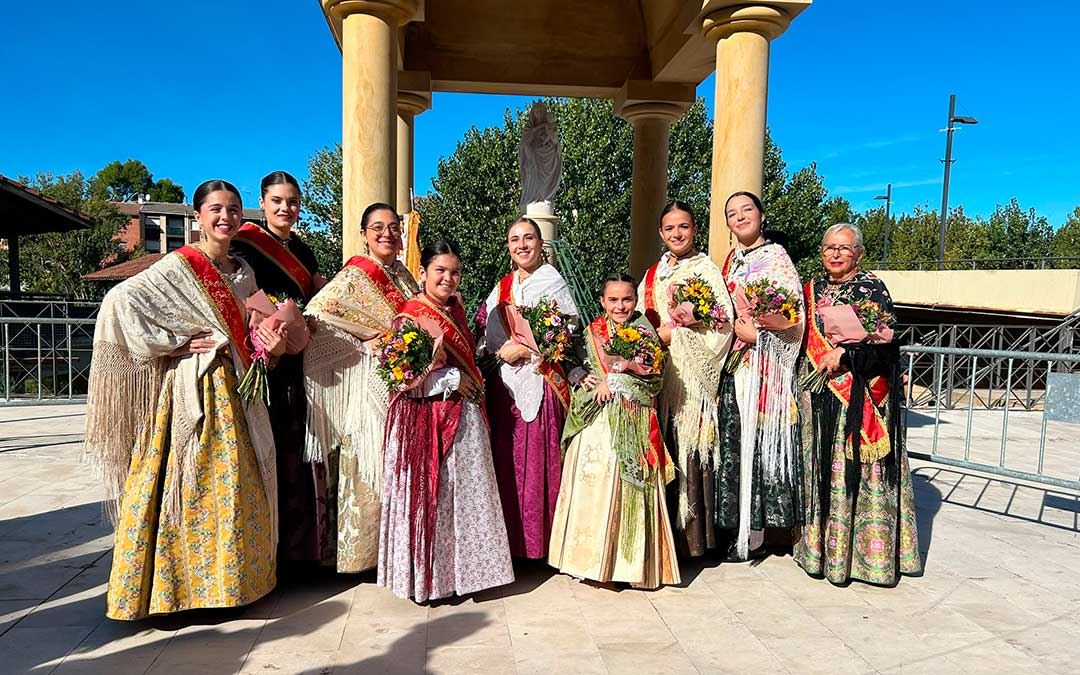 Ofrenda de flores a la Virgen del Pilar Alcañiz./ G.R.