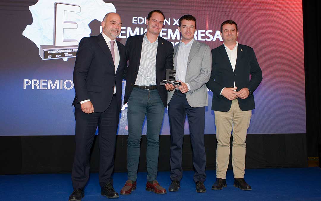 Los CEOs de la empresa han recogido el premio. / CEOE