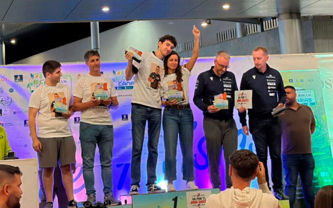 Laura Aparicio y Daniel Pizarro conquistan el Eco Rallye de Canarias con una victoria «muy especial» dedicada a Jorge Garcés