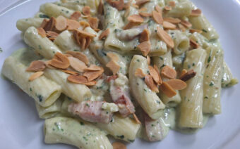 Rigatoni con Pesto de Tronchón y Bacon