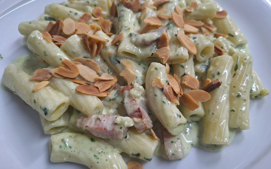 Rigatoni con Pesto de Tronchón y Bacon./ Manuel Barrau