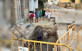 Grietas en viviendas y hundimientos: vecinos de Samper de Calanda temen un derrumbe y denuncian daños agravados por el tráfico pesado de la A-224