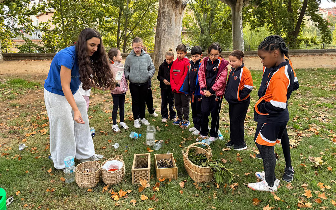 Taller para concienciar el impacto negativo de las toallitas húmedas y otros residuos no biodegradables./ Veolia