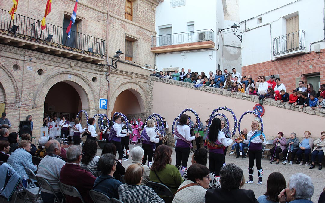 Dance de Albalate del Arzobispo en el III Encuentro del Bajo Martín en Urrea. / B. Severino