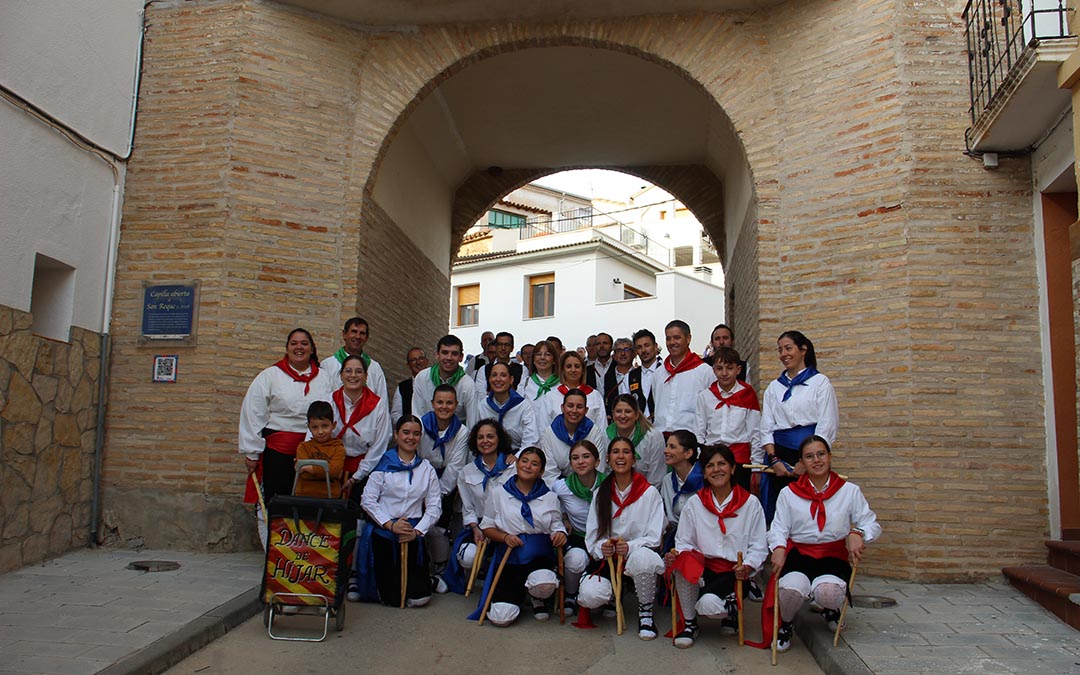Dance de Híjar en el III Encuentro del Bajo Martín en Urrea. / B. Severino
