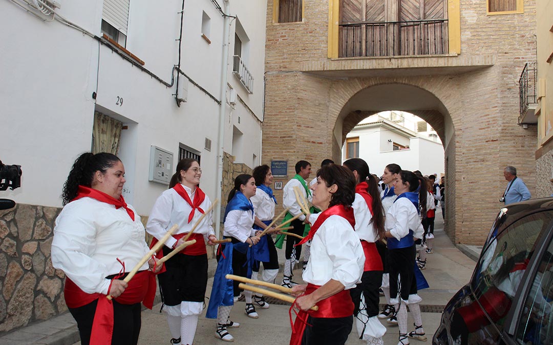 Dance de Híjar en el III Encuentro del Bajo Martín en Urrea. / B. Severino