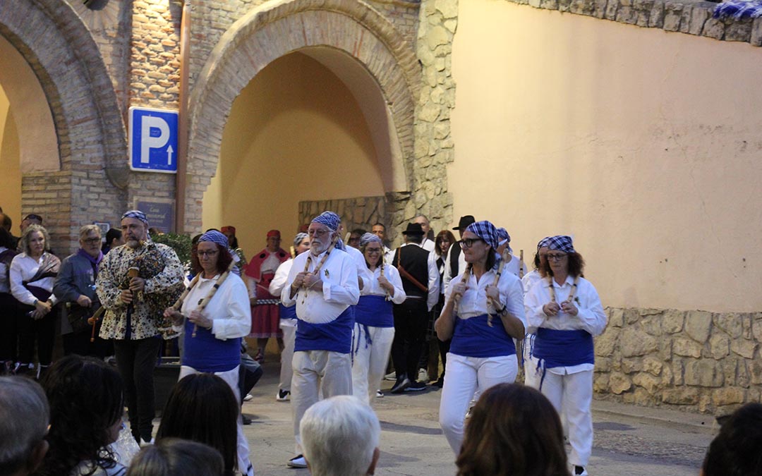 Dance de La Puebla de Híjar en el III Encuentro del Bajo Martín en Urrea. / B. Severino