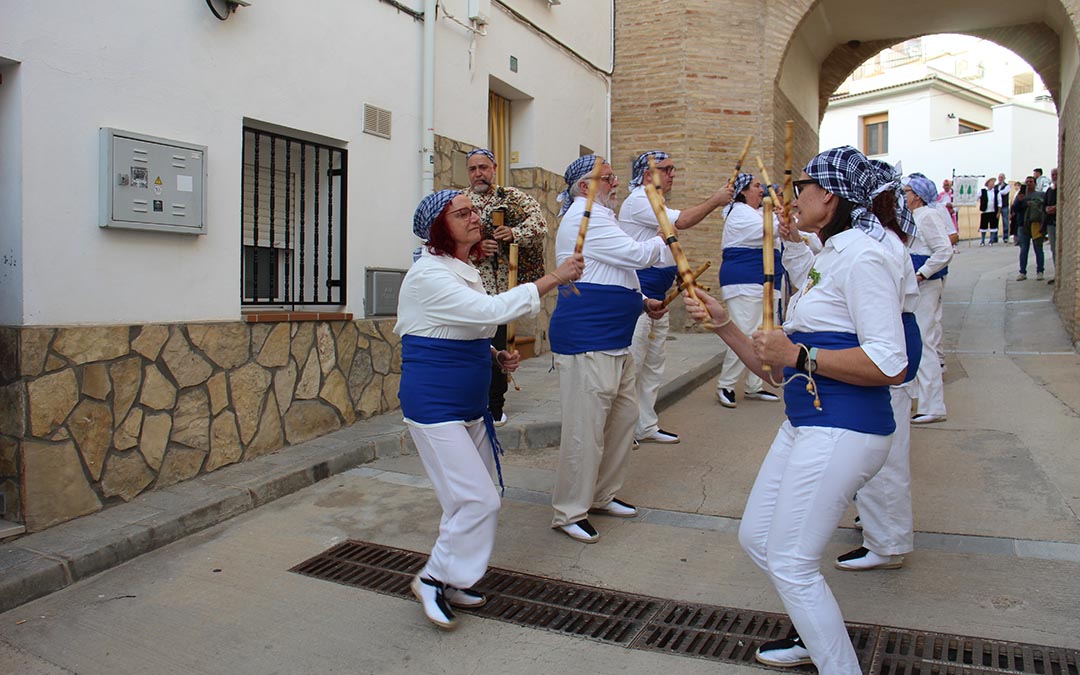 Dance de La Puebla de Híjar en el III Encuentro del Bajo Martín en Urrea. / B. Severino