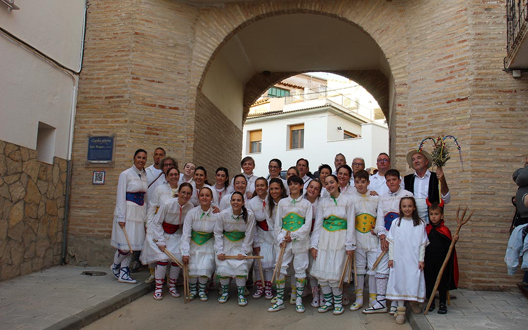 Dance de Urrea de Gaén en el III Encuentro del Bajo Martín en Urrea. / B. Severino