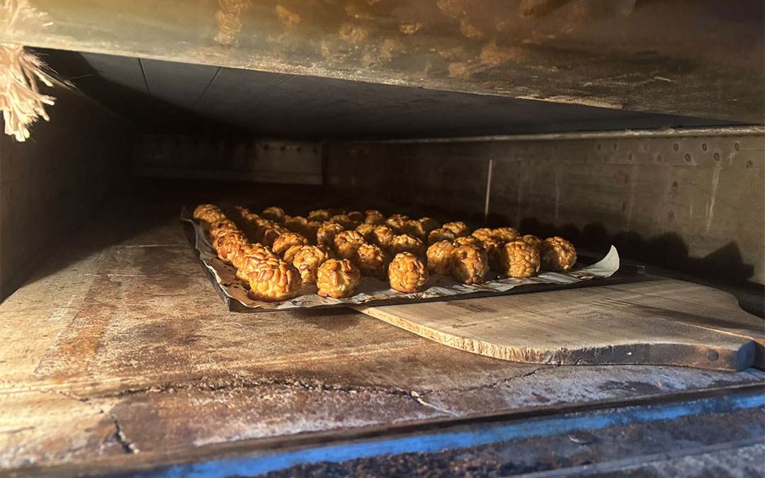 Proceso de elaboración de panellets en Casalduc en Valderrobres. / LC