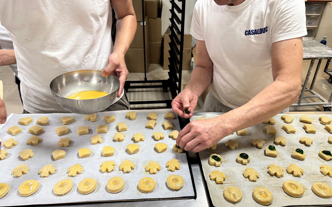 Proceso de elaboración de panellets en Casalduc en Valderrobres. / LC