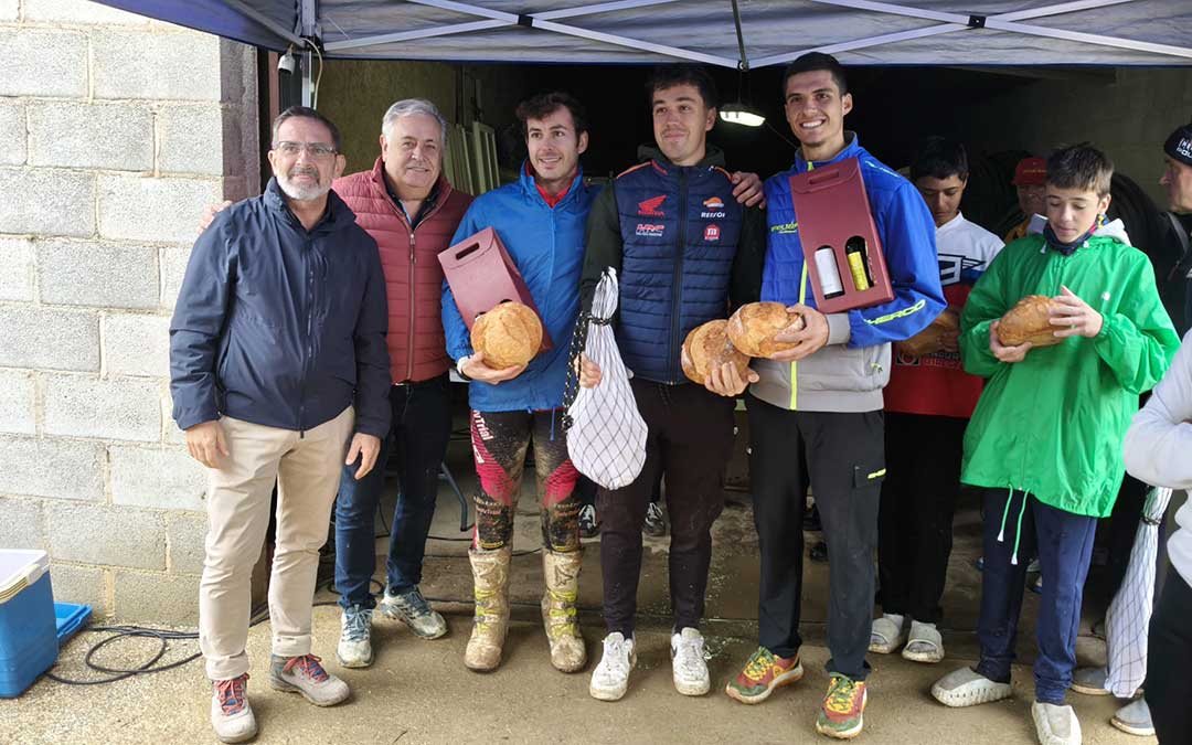 Jordi Sanjuán, Sergio Ribau y Raúl Guimera posan tras la última prueba en Valderrobres / Cedida