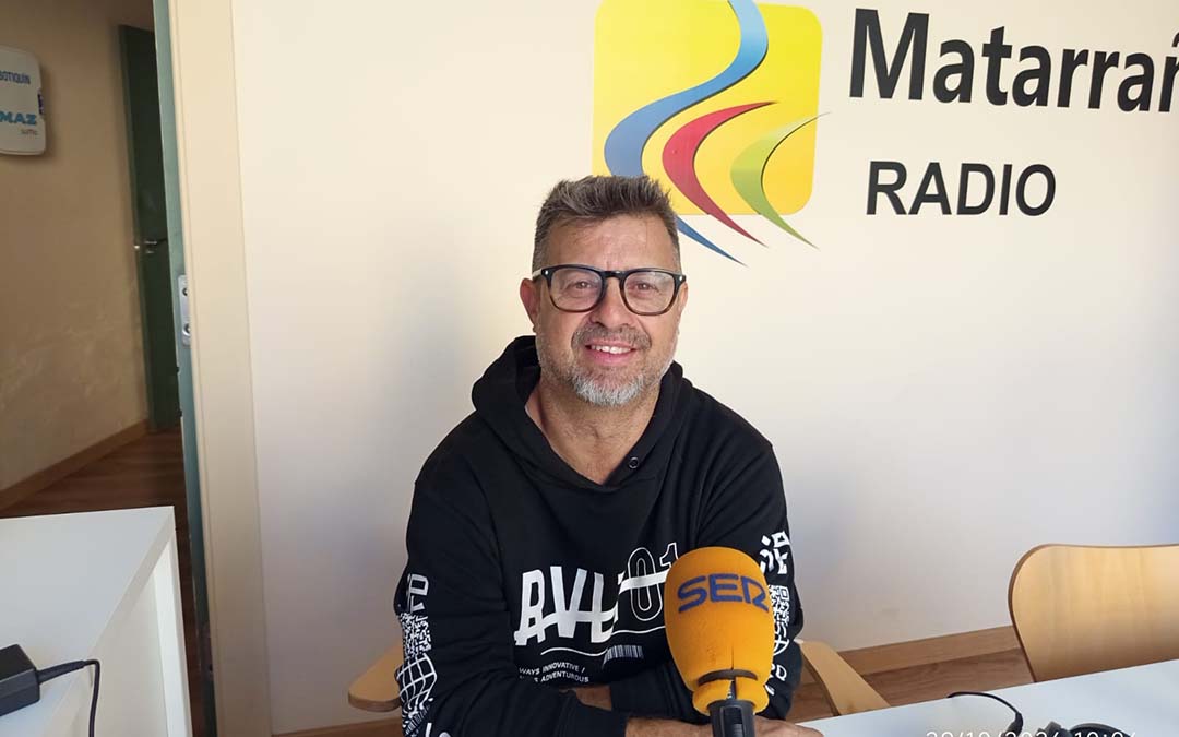 El artista Xavier Caparrós visita nuestros estudios./M.J. Salvador