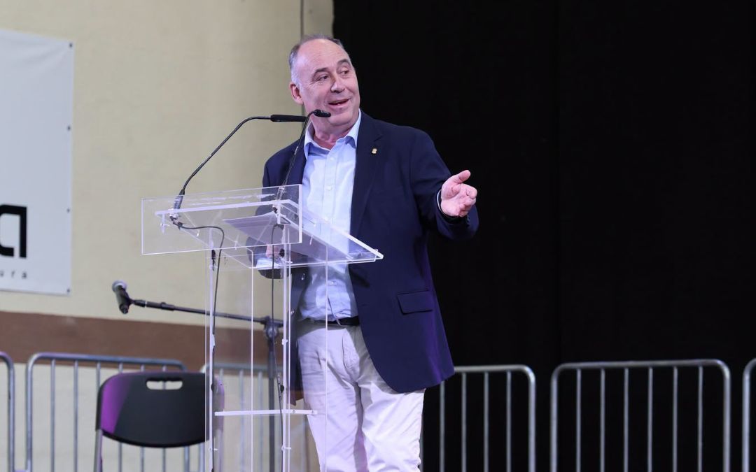 Miguel Iranzo en la inauguración de la feria./ Ayto. Alcorisa